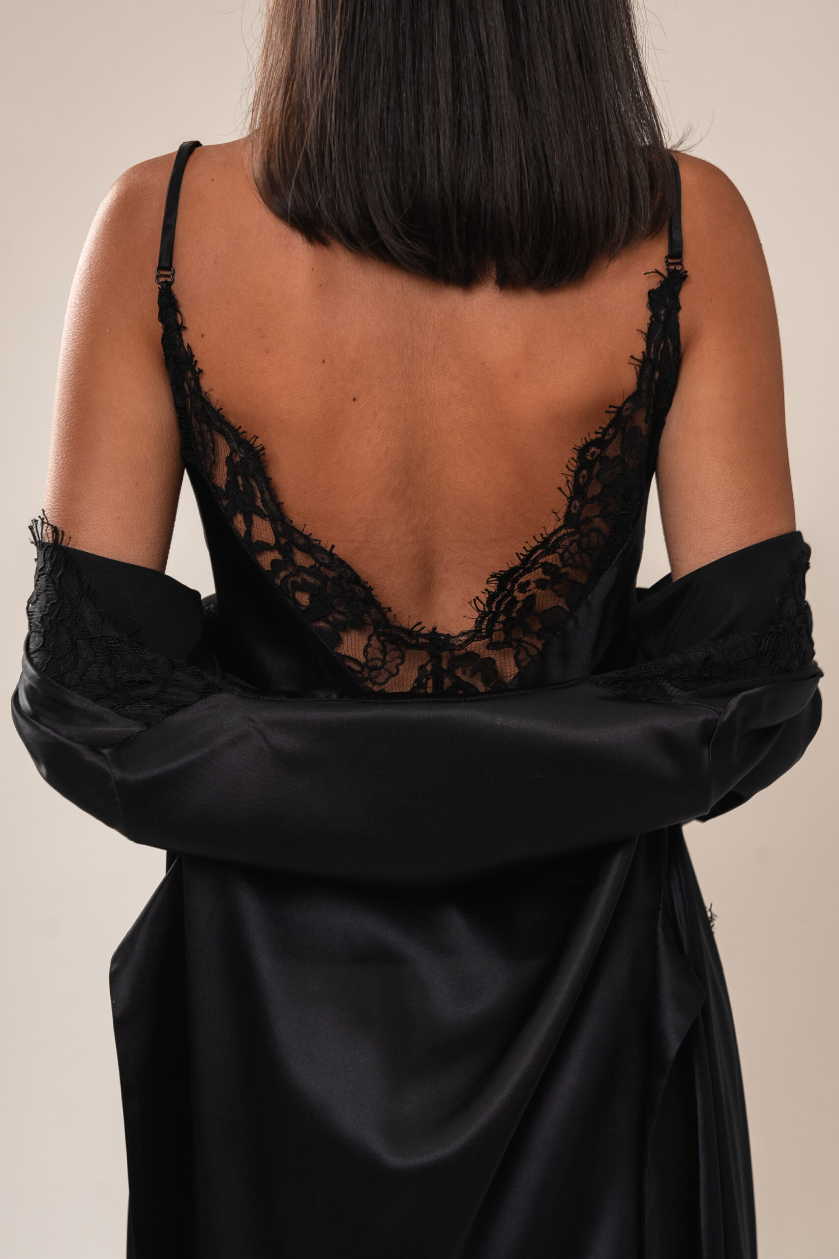 Onyx black silk long nightgown with delicate chantily 3