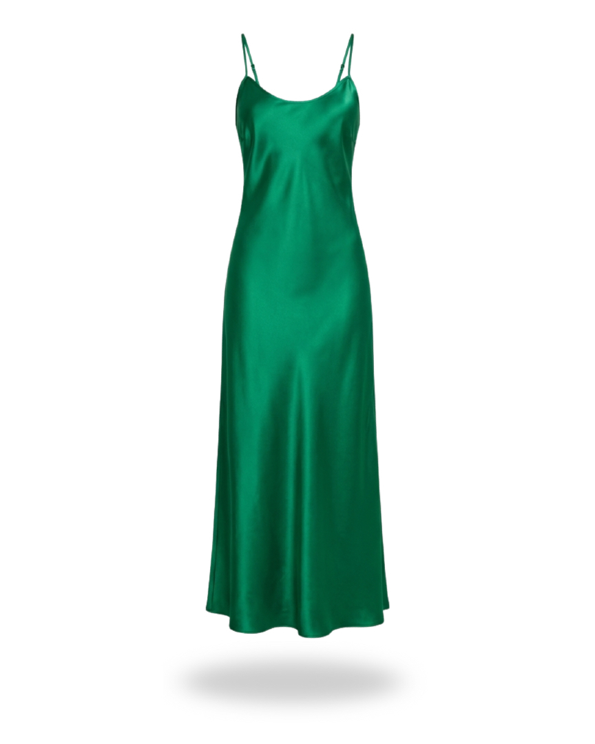 Momentele în care te alegi pe tine schimbă totul✨ Care este rochia din mătase care te reprezintă?👇