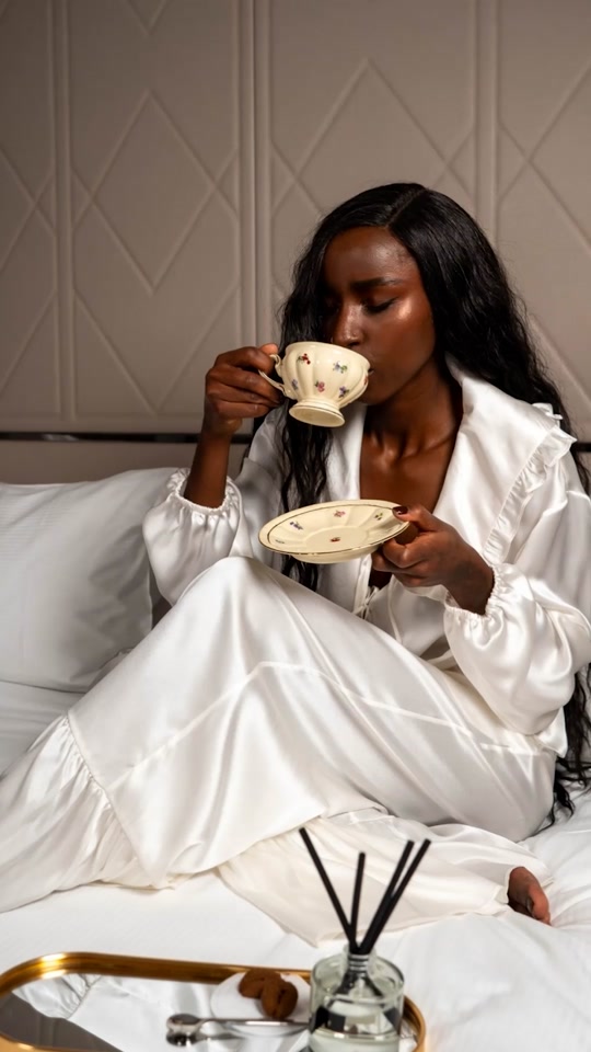 Alege setul sau rochia care te face să te simți femeie✨ 100% mătase naturală, gândit pentru echilibrul perfect între flu