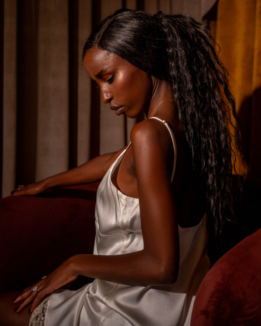 DM pentru comenzi 💌 Butterfly Short Slip Dress este o expresie a feminității liniștite, realizată din mătase naturală cu